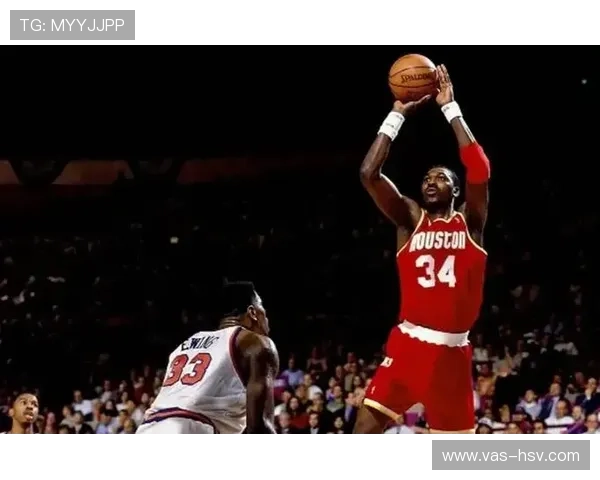 两冠奥拉朱旺背打盖帽主导内线，区别约基奇组织型