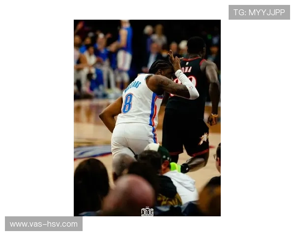 杰伦威廉姆斯无球切入撕裂对方侧翼提高空位三分威胁