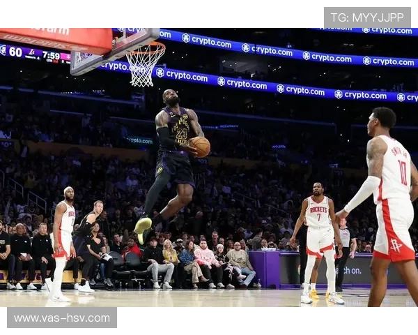 詹姆斯关键战高效输出，持球单打改变比赛走势